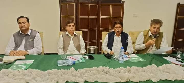 Rukhsar_LA4's tweet photo. اسلام آباد۔پاکستان مسلم لیگ (ن)آزاد جموں و کشمیر کےصدر شاہ غلام قادر کی زیر صدارت  پاکستان مسلم لیگ (ن) آزاد کشمیرکے ٹکٹ ہولڈرز کا اجلاس جاری۔ سابق وزیر اعظم آزادکشمیر راجہ محمدفاروق حیدر خان و دیگر سینئر قیادت موجود https://t.co/b6l7CFzCod