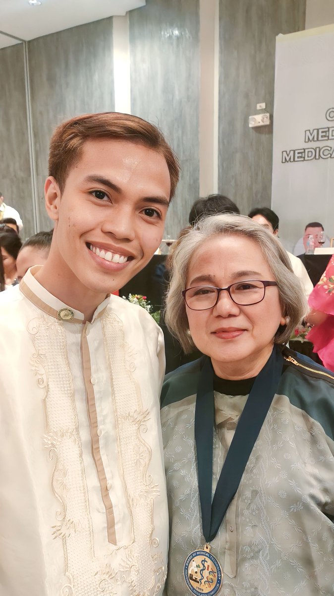 cleog00de's tweet image. &quot;Bakit po black and white yung BAP?&quot; char! Hello po Doc Barza. Took oath today! #MTLE