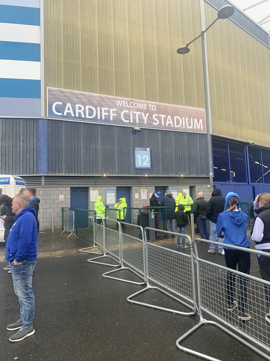 carolinet76's tweet photo. Early start for the #htafc https://t.co/y16tXjwYES