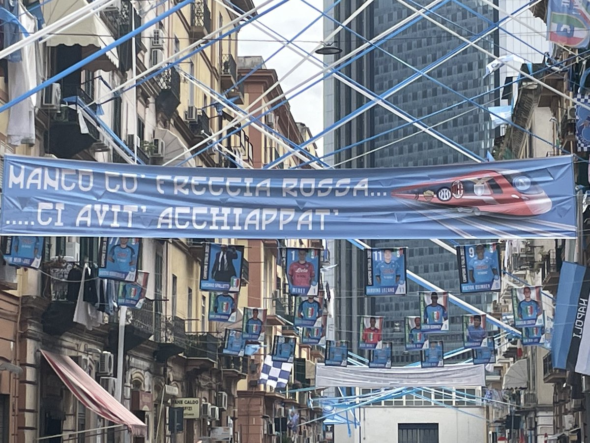 NapoliPedia's tweet photo. Alta velocità… 😂 #Scudetto https://t.co/emRoVP7MDm