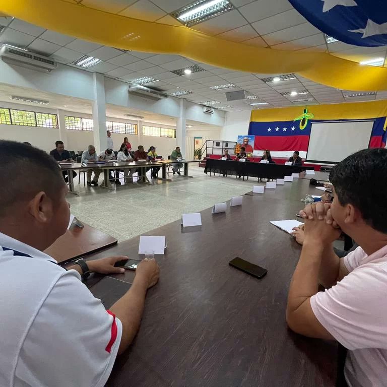 PsuvOrgTa24's tweet photo. 🚩Encuentro de trabajo con los coordinadores municipales de #Educación del #PSUVTáchira @NicolasMaduro @dcabellor @FreddyBernal @PartidoPSUV @PSUVTachira https://t.co/YeJZD3lv0q