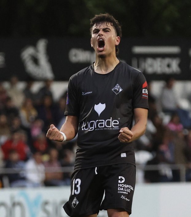 𝐔𝐦 𝐦𝐨𝐦𝐞𝐧𝐭𝐨 𝐩𝐚𝐫𝐚 𝐦𝐚𝐢𝐬 𝐭𝐚𝐫𝐝𝐞 𝐫𝐞𝐜𝐨𝐫𝐝𝐚𝐫 🖤

Diogo Amaro (𝗧𝘂𝘀𝘀𝗼) fez a sua estreia a titular com a camisola da Académica 🙌
