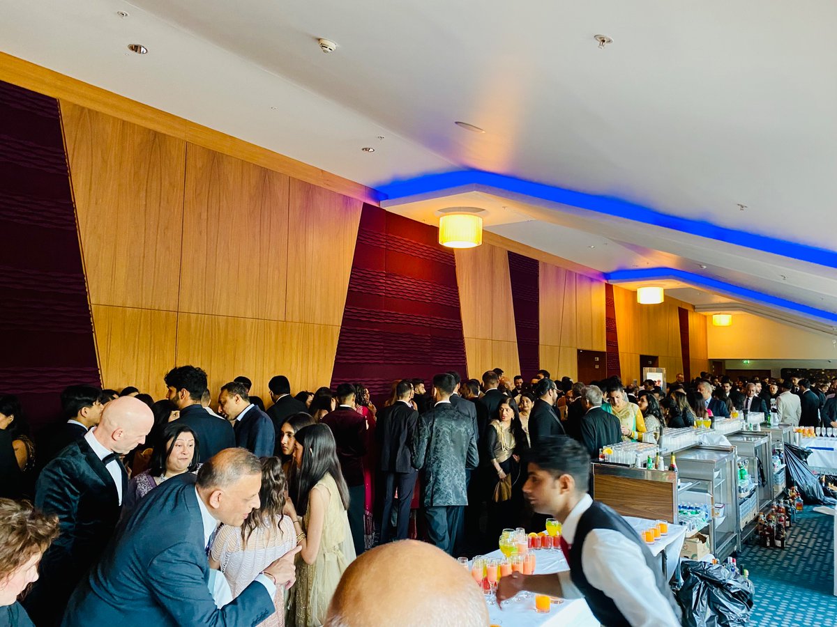 Cornel__Oprea's tweet photo. Playing for a 500 guests #indianwedding at Hilton Heathrow Airport Hotel 🎹🎶

#bollywoodpianist #casio #PXS6000 @CasioMusicUK  #casioemi #privia #indianmusic #hiphopmusic #hiphop https://t.co/YiLRrsaTVm