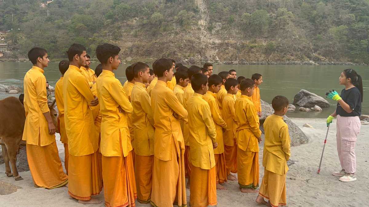 LicypriyaK's tweet photo. Cleaning of Single Used Plastic Waste Campaign at the Ganga River Basin today at Rishikesh,  Uttarakhand. Children can play the vital role in keeping our rivers clean. Let's make Ganga River free from Plastic Pollution. 
@CGAPPIndia https://t.co/tLsEyup4Tt