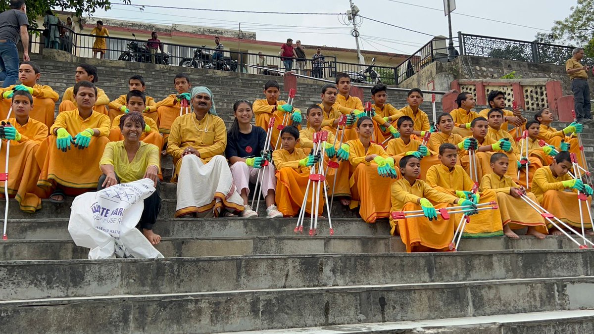 LicypriyaK's tweet photo. Cleaning of Single Used Plastic Waste Campaign at the Ganga River Basin today at Rishikesh,  Uttarakhand. Children can play the vital role in keeping our rivers clean. Let's make Ganga River free from Plastic Pollution. 
@CGAPPIndia https://t.co/tLsEyup4Tt