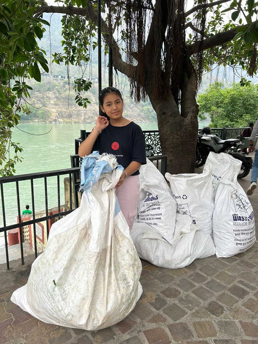 LicypriyaK's tweet photo. Cleaning of Single Used Plastic Waste Campaign at the Ganga River Basin today at Rishikesh,  Uttarakhand. Children can play the vital role in keeping our rivers clean. Let's make Ganga River free from Plastic Pollution. 
@CGAPPIndia https://t.co/tLsEyup4Tt