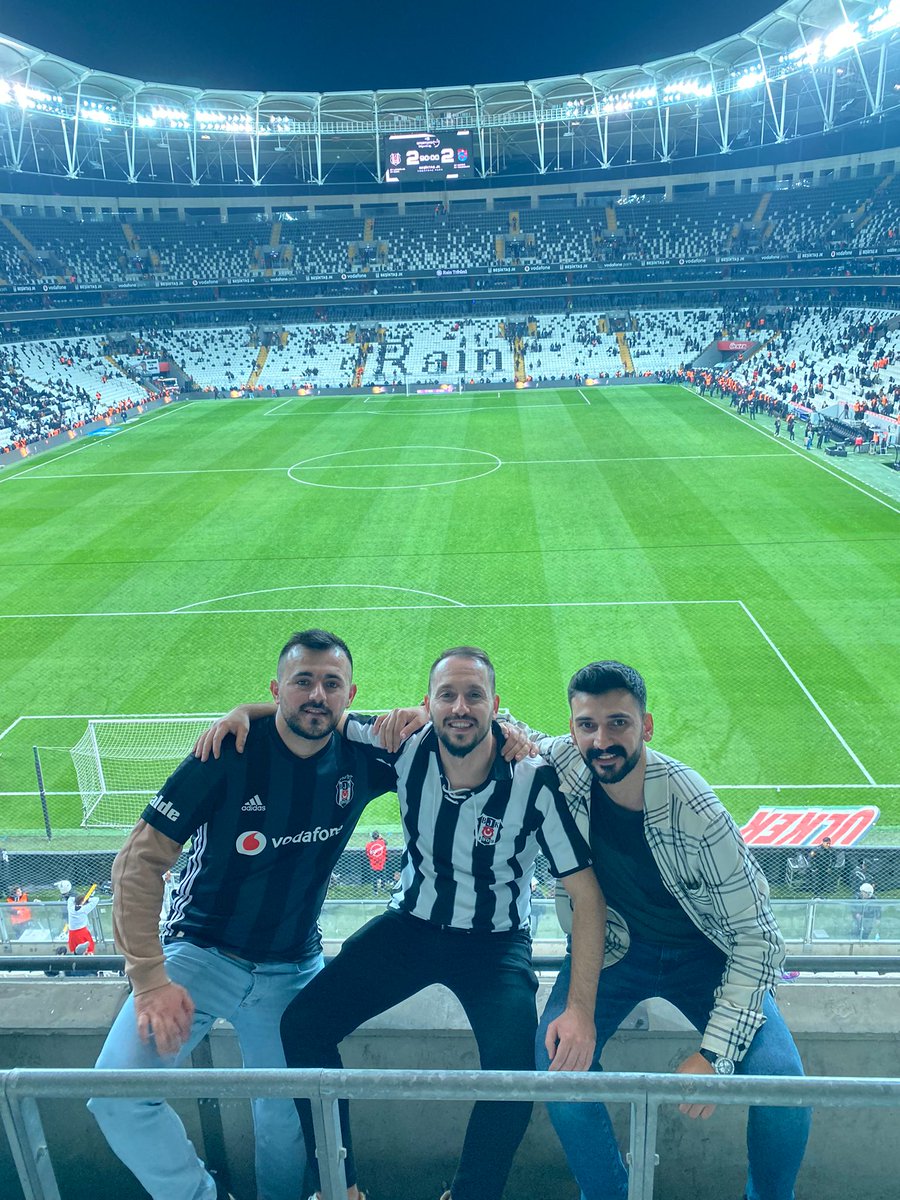 Emrecans00's tweet photo. BU AKŞAM YÜZÜMÜZÜ GÜLDÜR BEŞİKTAŞ #BeşiktaşınMaçıVar https://t.co/gQ5F61qLhf