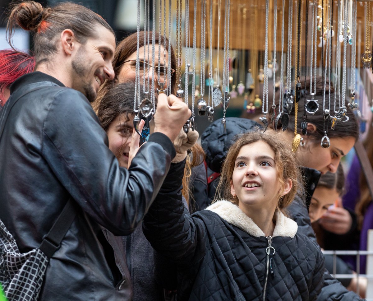 At its heart, Spitalfields traders market is an uncompromising array of independent stall holders, showcasing incredible hand-crafted and hard-to-find pieces that make every trip special and memorable. Come on down! We're open 7 days a week 👋🏽