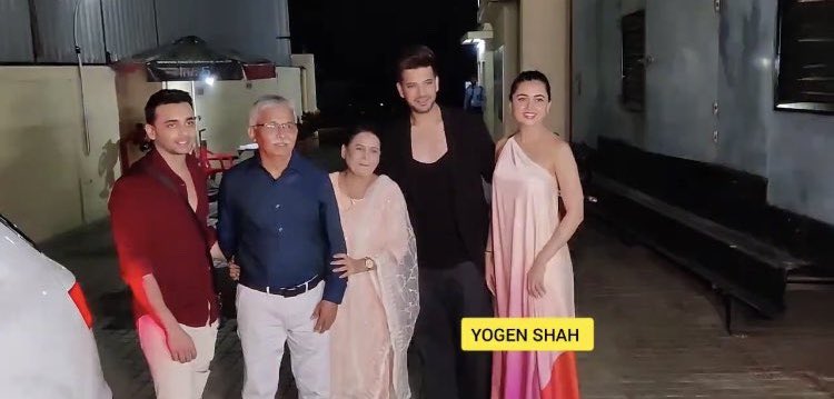 simplyyti's tweet photo. Have a safe journey @PRATIK_PGW 🫶🏻
We are going to miss you here in India along with those cute little spottings but take care and may you reach milestones of success 💗✨
#PraTejRan #PraRan #TejPra #TejRan https://t.co/or1ezGDyUW