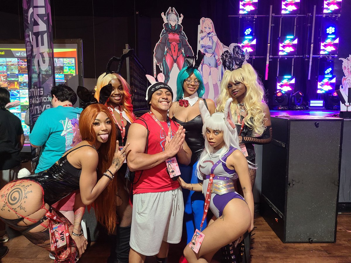 CGreasy1's tweet photo. C Greasy pulled up to @Theweebstop & got to hangout with some Gorgeous & chill cosplayers
@favoritesenpaii @TheWaifuHouse @LevanChaos @owolittlespoonz
#Weebstop #weeb #Houston #cosplay #cosplayergirl #Cosplaying #Cgreasy #GreasyGang https://t.co/5pxhqG8Xn4