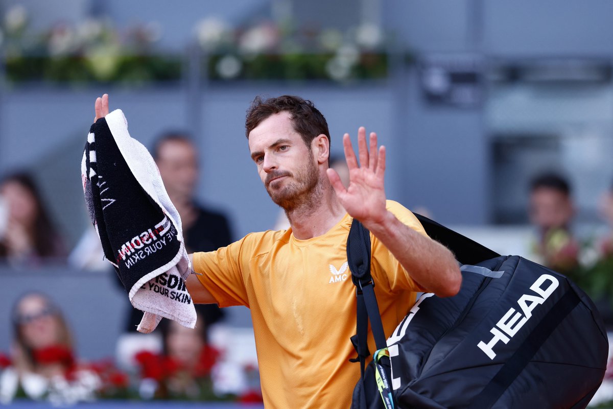 WeAreTennisFR's tweet photo. - Mirra Andreeva, 15 ans : "Quand tu es ici et que tu déjeunes avec toutes ces stars, tu vois Andy Murray… Tu vois son visage. Il est si beau dans la vie. Il est si incroyable."

- Andy Murray : "Imaginez à quel point elle sera forte quand elle se fera réparer les yeux" 😭 https://t.co/iS8aAnK0kd
