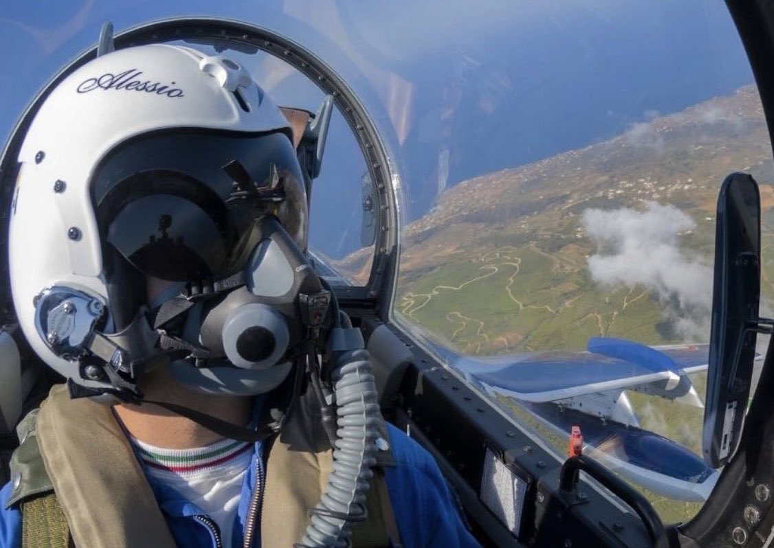 assoaeroarma's tweet photo. Il Presidente Nazionale #GiulioMainini, unitamente agli #AviatoridItalia A.A.A., con commozione esprime profondo cordoglio alla famiglia del Capitano Alessio #Ghersi, #Pony5 delle #FrecceTricolori, e sentimento di vicinanza all’#AeronauticaMilitare e al suo #313Gruppo di #Rivolto https://t.co/gtqPkDsqAo