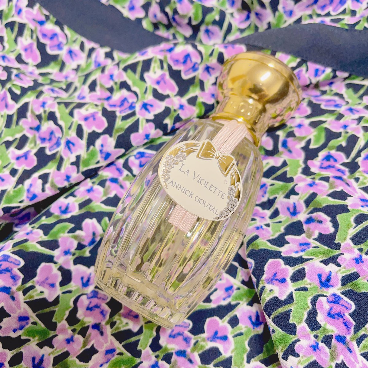 cocora_pot's tweet photo. 今日はスミレ柄ワンピースにスミレの香水💜💜✨
#AnnickGoutal
#LaViolette https://t.co/PAmmamalrE