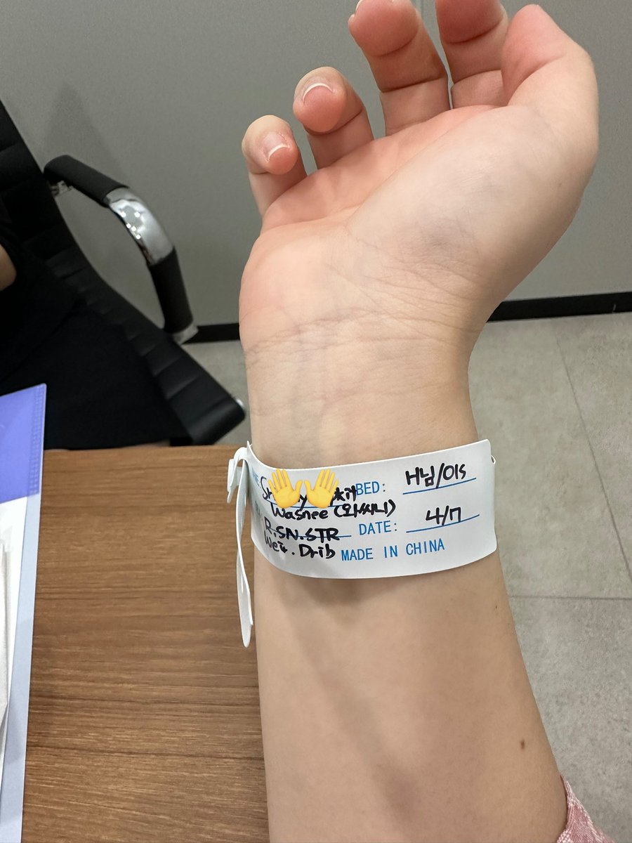 3unmeen's tweet photo. มีการตรวจร่างกายอย่างละเอียดก่อน ก่อนผ่าด้วยสบายใจหายห่วงได้เลย พบคุณหมอปรึกษากันจนนาทีสุดท้ายก่อนเข้าห้องผ่าตัด เพราะฉะนั้นได้ตรงตามเรฟแน่นอนค่า https://t.co/HZMfLHRQR8