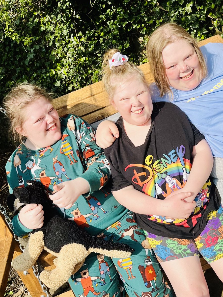 Its not often I get a photo of my 3 very special & beautiful girls all smiling (usually at least one won’t conform 😜🤣) so I’m chuffed with this one of Olivia 22, Sophie 19 & Evie 14 & hope it makes others smile too.🥰
#RareGenetics
#LearningDisability
#DifferenceisBeautiful 😍