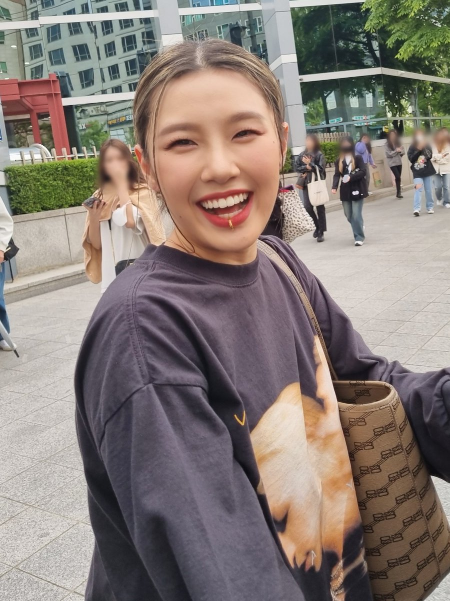 Rose_940115's tweet photo. 230430 #리정 #노제 퇴근길
웅니들 잘가요오 https://t.co/DC7DczcBlh