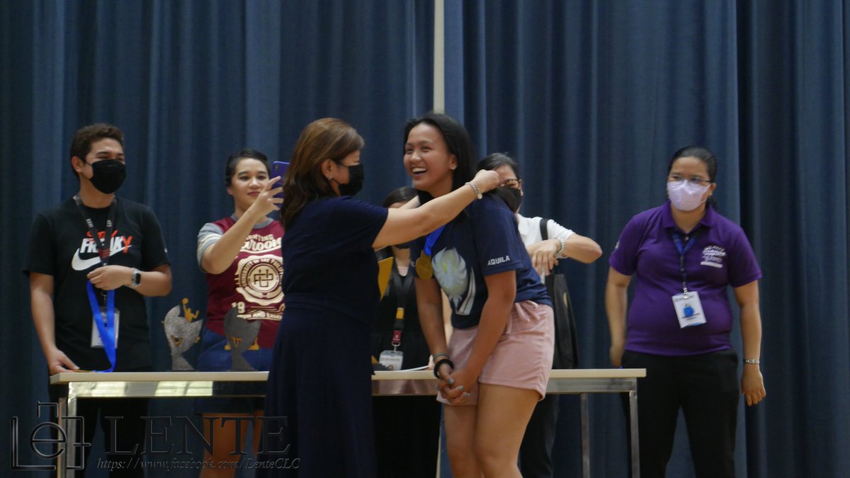 LenteCLC's tweet photo. Sa pangatlong araw ng Intramurals noong Abril 28, isinagawa ang Awarding ceromonies🏆🏅 para sa houses 🔴🟢🟡🔵 na nanalo sa kani-kanilang mga laro 🏐🏸🏀🤾‍♂️. Tingnan at balikan natin ito mula sa mga retratong kuha ng LENTE 📸 https://t.co/cctt3sIc4z