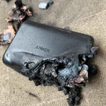 ANKERのモバイルバッテリーが火を吹いた!ベランダに投げたら爆発!