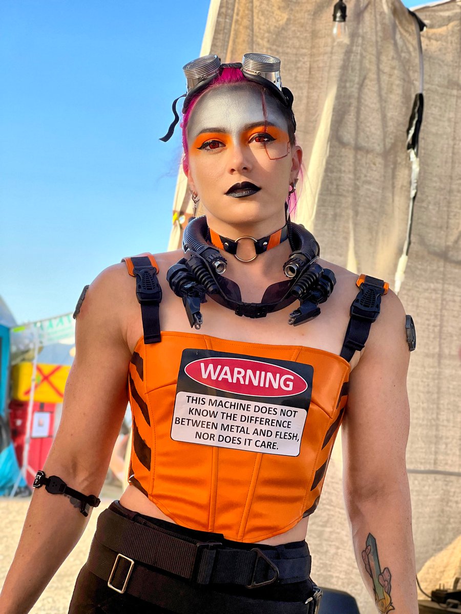 ClaireMax's tweet image. Hey. I heard you had some heavy shit that needed haulin’. I can handle that for ya. 
#Neotropolis