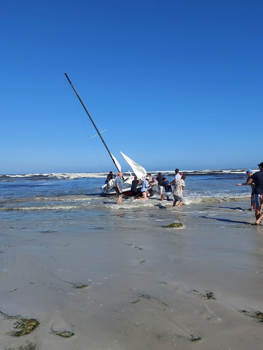 odetejackson's tweet photo. Hermanus lagoon breaks free into ocean#nrsi #searescue sailirnlist control of yacht https://t.co/vlBb6sSHz2