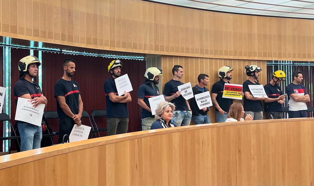 ppgranada's tweet photo. 🚒Los parques de bomberos de la provincia no pueden estar cerrados por la falta de personal, planificación y soluciones de la Diputación de Granada

❌Los bomberos llevan meses alertando de la situación

Esta semana sin bomberos en:
👉🏻Alhama
👉🏻Iznalloz
👉🏻Cádiar
👉🏻Huéscar https://t.co/Lsw8rVV3Oi