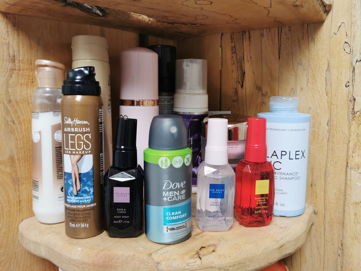 dbcusack's tweet image. Knowing your place in the bathroom #hierachy