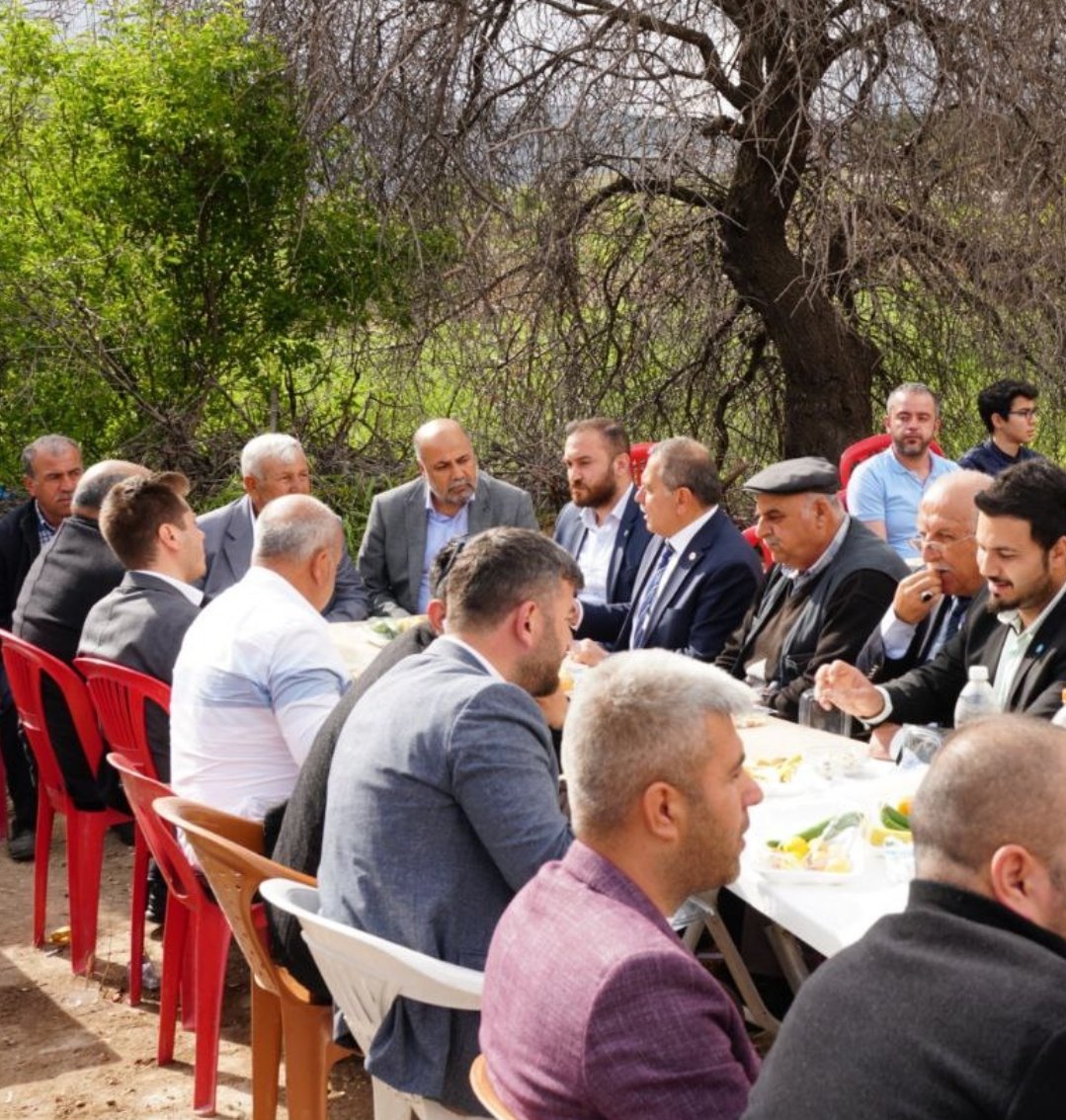 iyigenclik__27's tweet photo. 📍 ŞAHİNBEY / BEŞKUYU KÖYÜ 

Ökkeş Kılıç beyin oğlunun düğününe icabet ettik.  Yeni çiftlere mutluluklar dileriz. 

@meral_aksener https://t.co/gpxgfS8qm2