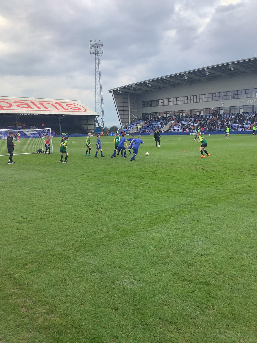 RoytonHallPri's tweet photo. The Year 6 children thoroughly enjoyed their ’Play on the Pitch’ experience yesterday! Thank you to the parents/carers for getting them there, @OfficialOAFC for allowing them on the pitch and a huge thank you to @OfficialOACT for arranging it all! #oafc https://t.co/BPqdpxSObO