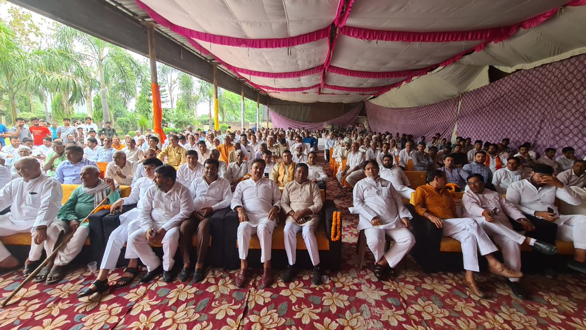 surendrasnaagar's tweet photo. माननीय प्रधानमंत्री श्री @narendramodi जी के '#मन_की_बात' कार्यक्रम के #100वें_संस्करण को जनपद गौतमबुद्धनगर के दादरी विधानसभा क्षेत्र के दादरी देहात मण्डल के बूथ संख्या 427 पर बूथ क्षेत्र के प्रमखलोगों के साथ सुना।
#MannKiBaat100 https://t.co/UT30JR6H73