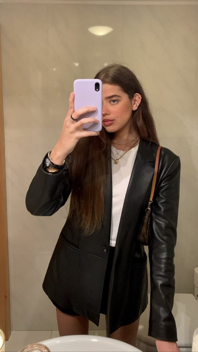 miumiumary's tweet photo. Sunday 🖤 https://t.co/GS9jujMtUA