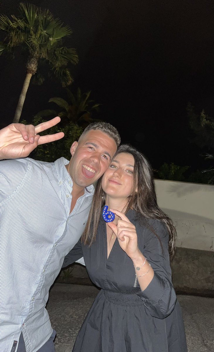 JunioorPastoor's tweet photo. Celebrando 6 años de relación y el final de una etapa de 5 años a distancia con el amor de mi vida 💙 (me apetecía por aquí) https://t.co/fEonVBoKJi
