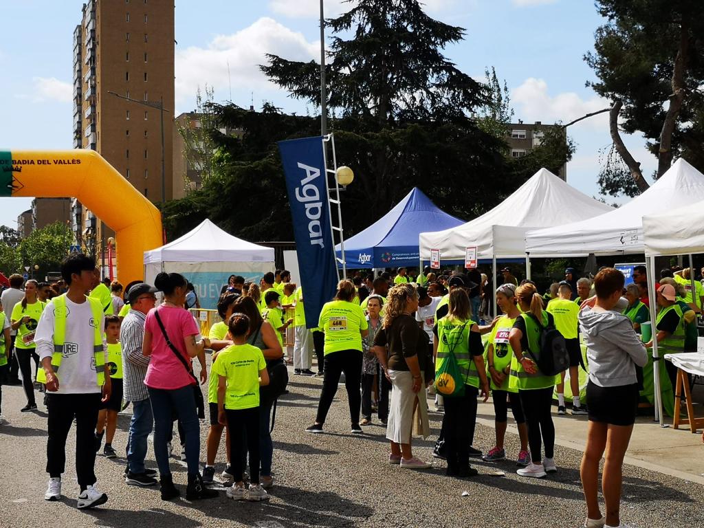 Veolia_Cat's tweet photo. 🏃‍♀️🏃‍♂️ A #BadiadelVallès, s'ha celebrat la #LaCursaBadia2023.

💧 Hi hem col·laborat instal·lant punts d'hidratació en el recorregut per reduir residus plàstics. 

#Badia https://t.co/QUDe3zw7vB