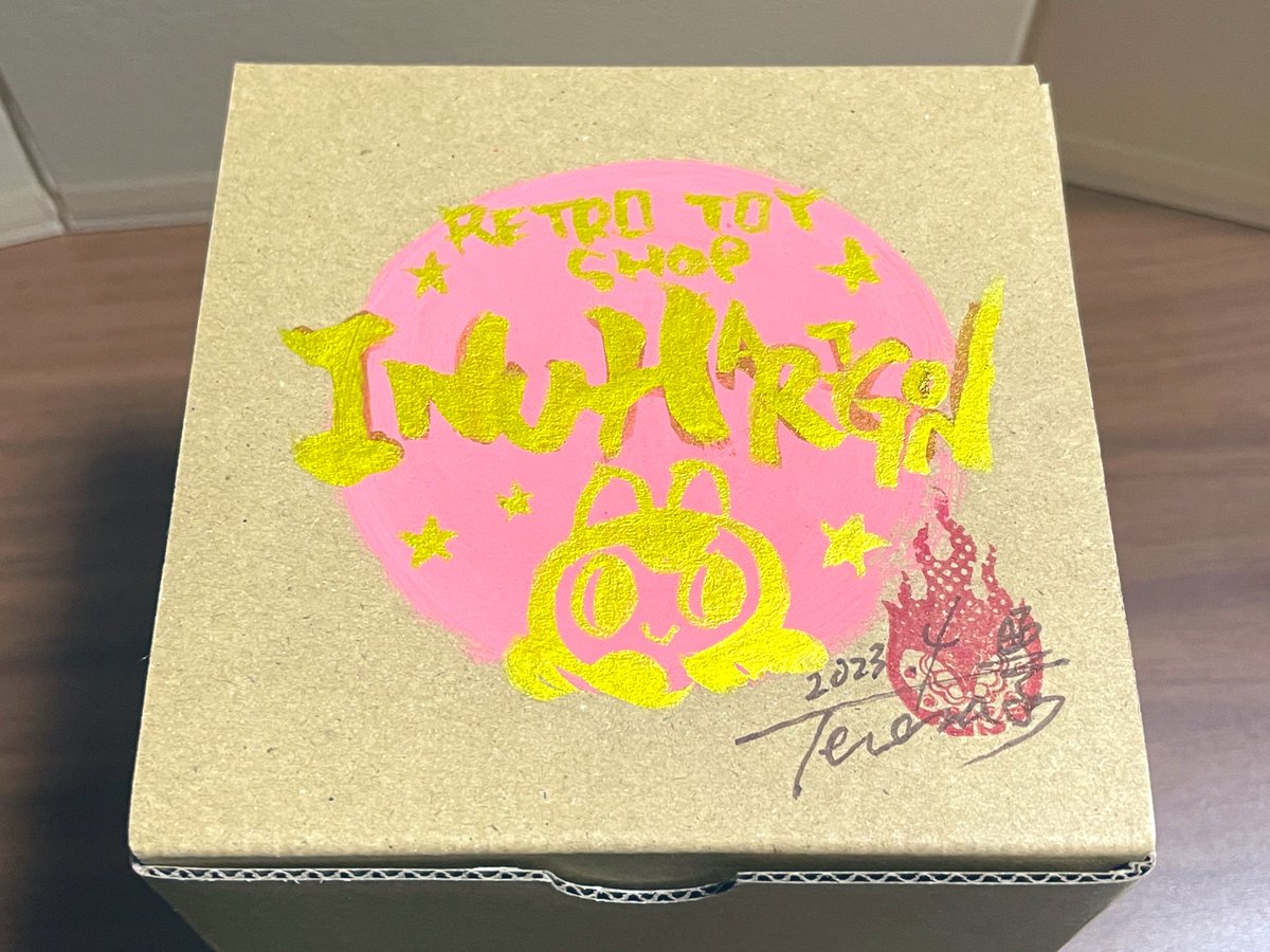 noyuc7's tweet photo. RETRO TOY SHOPの当選品を引き取りに行ってきました✨
ありがたくも二つ当選させて頂きまして、1つはいつも和風なカラーが多いイメージのカスタムイヌちゃんですが、今回は全体的な薄ピンクや頭が茶色でカジュアルな感じの。ピンク可愛らしくて選ばせて頂きました。
#retrotoyshop
#イヌハリゴン https://t.co/jP0gobjJWZ