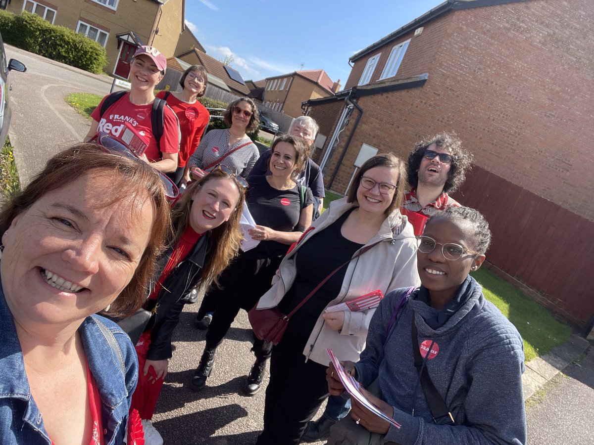 Semakaleng's tweet photo. Fab @LondonLabOnTour to support council candidate @DrTABailey ahead of next week’s local elections. Spoke to lots of residents keen to hear what Labour has to offer. 

If you live in the ward, bring your photo ID and VOTE TRACEY BAILEY #hackneyontour #labourgain https://t.co/49KR1fs2GR