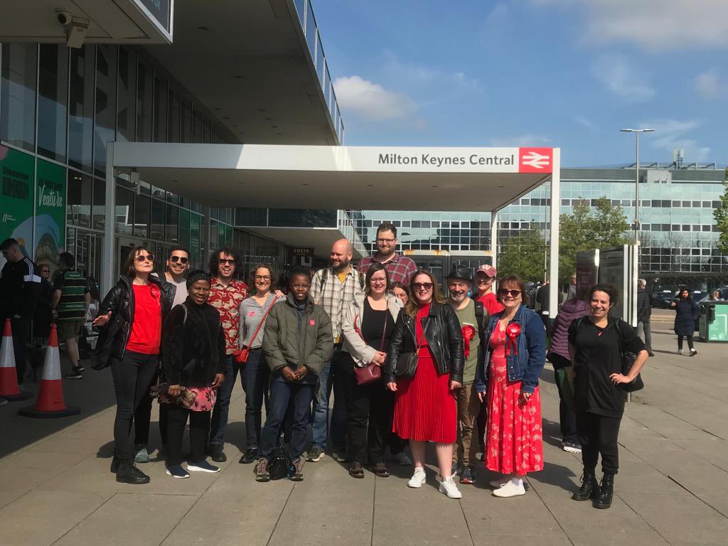 Semakaleng's tweet photo. Fab @LondonLabOnTour to support council candidate @DrTABailey ahead of next week’s local elections. Spoke to lots of residents keen to hear what Labour has to offer. 

If you live in the ward, bring your photo ID and VOTE TRACEY BAILEY #hackneyontour #labourgain https://t.co/49KR1fs2GR