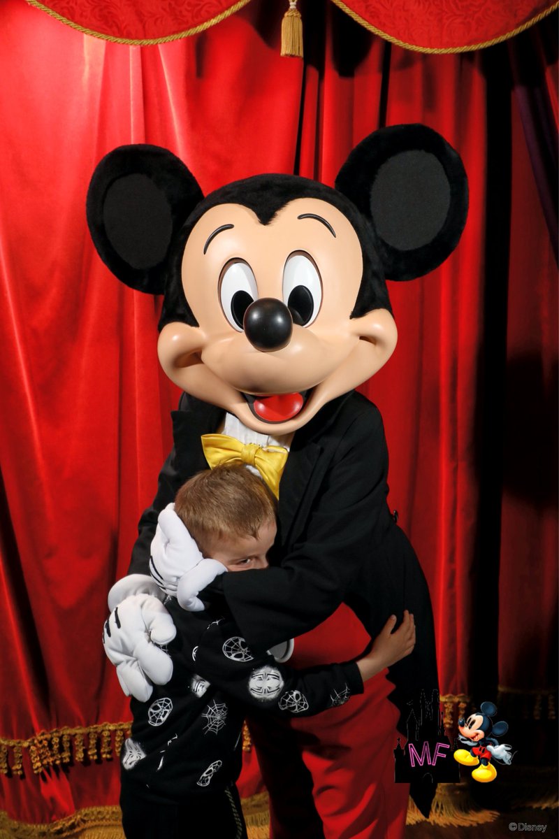 MickeyMagical62's tweet photo. Un moment magique pour mon fils 😍😘😊
Merci Mickey
#MickeyMouse #DisneylandParis #Disney100 #collectiondisney #waltdisney https://t.co/TDtKq3SYPI