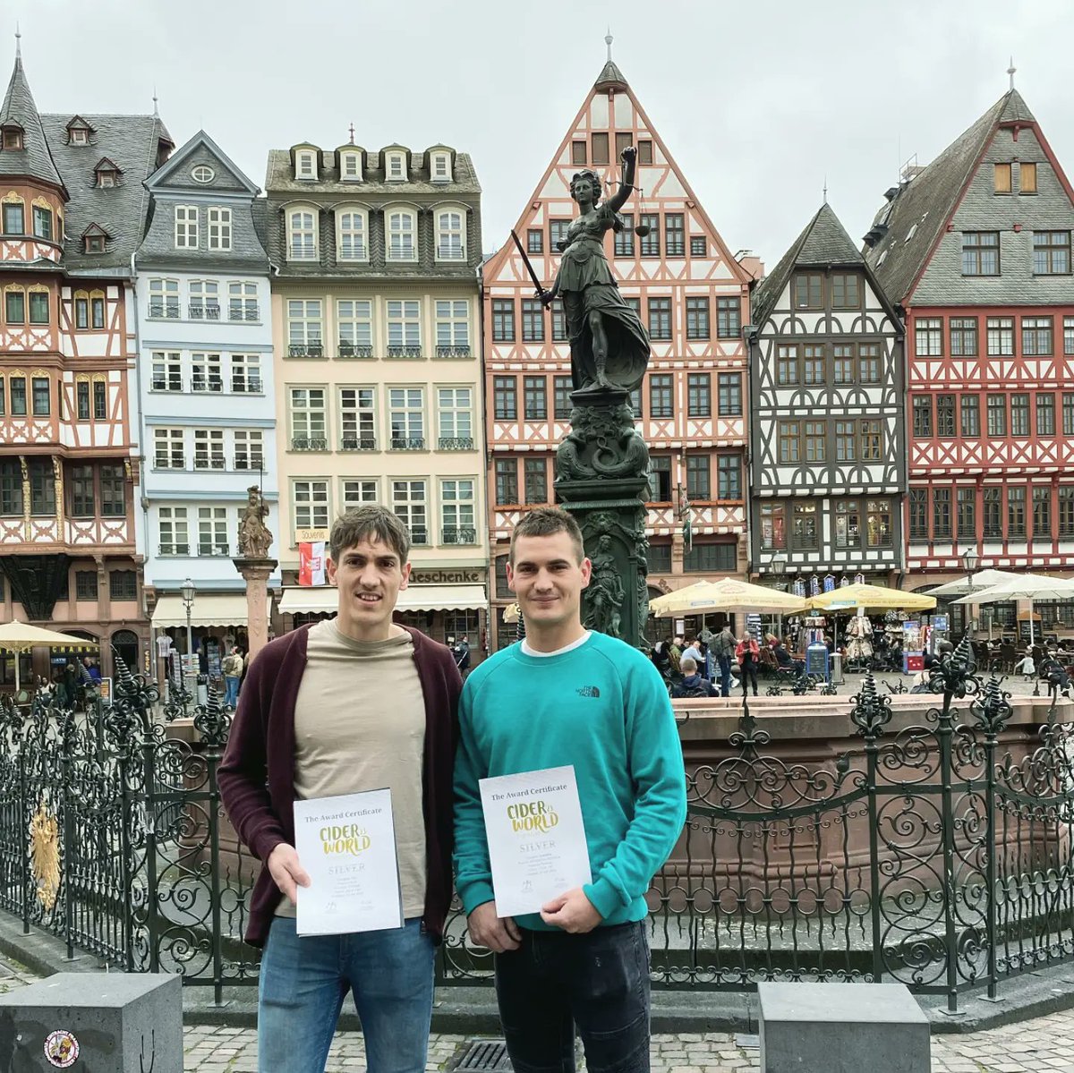 ¡Hemos ganado dos nuevos 🏆en el concurso Internacional @CiderWorld celebrado en Frankfurt .
🥂 Aparduna Reserva ha logrado una 🥈 medalla de plata. 🍎 Y otra 🥈nuestra monovarietal Alai (100% variedad txalaka). 
#petritegi #Astigarraga #sagarkultura #sagardoa #sidra #Awards