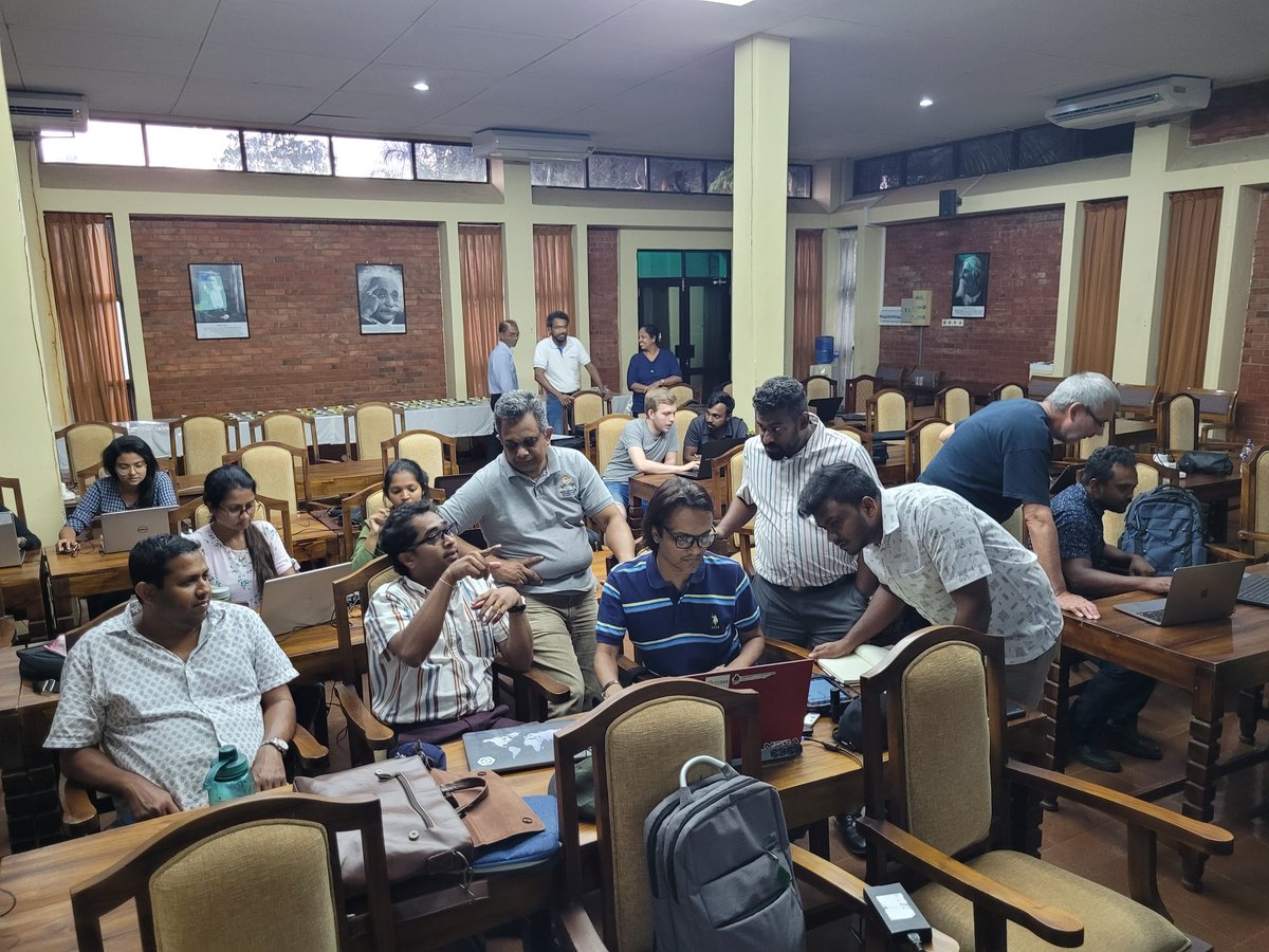 Lbs2I's tweet photo. Working hard on some GNSS data processing 💪
#TrainTheTeachers #LBS2ITS #LBS #ITS #SriLanka #erasmusplus @susl_official @EUErasmusPlus https://t.co/3O3oxaZ5tw