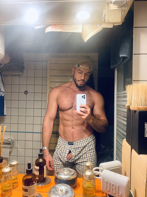 Fu89dTGWwAIUz_r?format=jpg&name=small