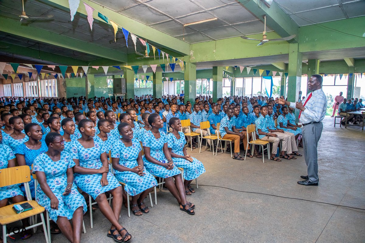 yoadutwum's tweet photo. In the company of my team made of Agency Heads of the Ministry, Members of Parliament for the various constituencies, DCEs, Party officials and Education officials, we visited some schools including Juaben SHS, Effiduase SHS, Ahmadiyya Girls SHS, Krobea Asante Technical... https://t.co/LuipQiKjr4