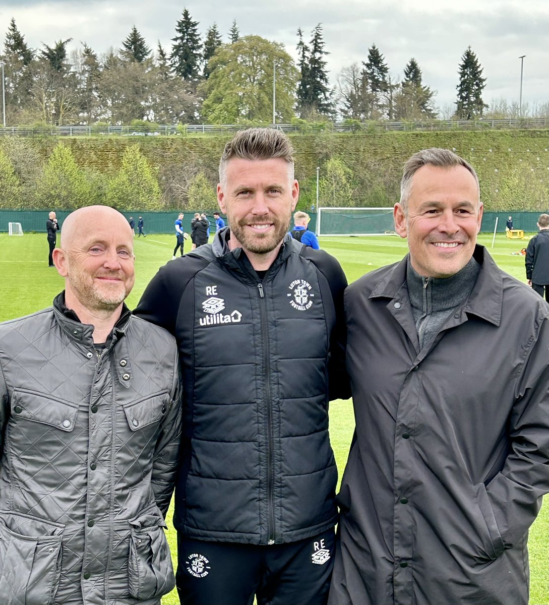 LutonTown's tweet image. Thanks to our 22/23 Manager&apos;s Sponsors Tradeline Recruitment, whose directors are avid Town fans and joined us at the training ground last week. 🎩

@TradelineRec | #COYH
