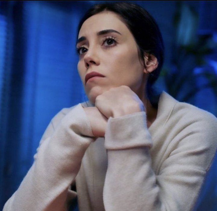 magazinciyim's tweet photo. Cansu Dere: “Kendime değer verdiğim için fazla arkadaşım yok.” https://t.co/CIobwjlN8A