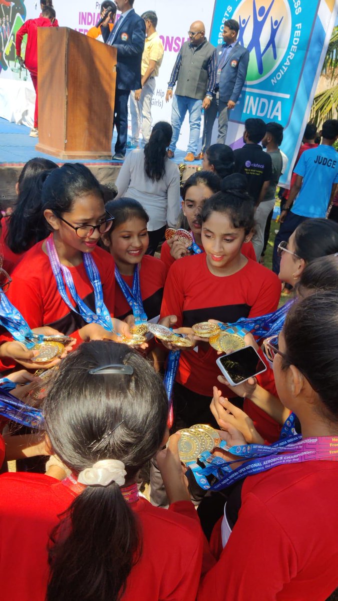 AnupamaSagdeo's tweet photo. #ISAFF #aerobics #nationalchampionship Students of @DPSLavaNagpur won gold and silver medals at National Aerobics Championship at Goa. Congratulations to my students🥇🥈 https://t.co/jOCZmlQou0