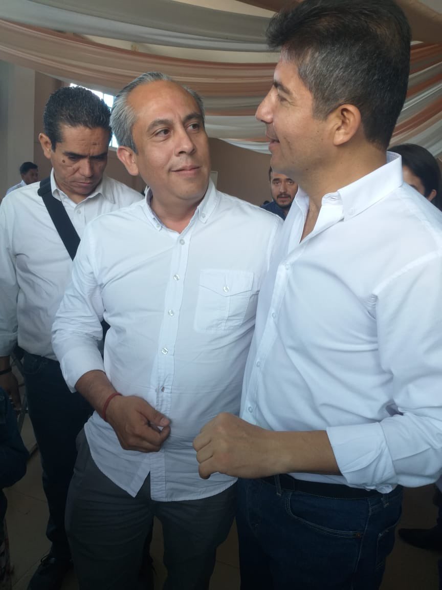 marcoruizrr's tweet photo. Me dio gusto saludar y conversar el día de hoy y poder conocer las acciones que como Presidente Municipal de @PueblaAyto ha realizado @eduardorivera01. Enhorabuena. https://t.co/M9iUGi1qFW