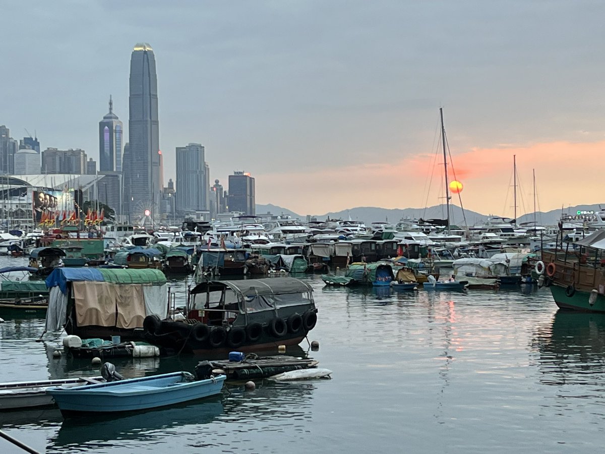 dervalausher's tweet photo. Lovely sunset in Hong Kong. This city never fails to impress. Such a treat to be able to travel freely again. Now back to the Jing… https://t.co/qtDk0DwC3n
