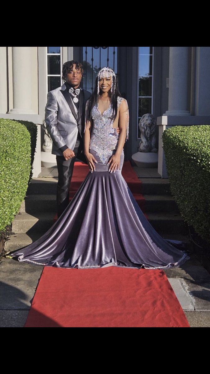 MossJaunna's tweet photo. LC Prom Night 💙💛 https://t.co/n9f8908tAD