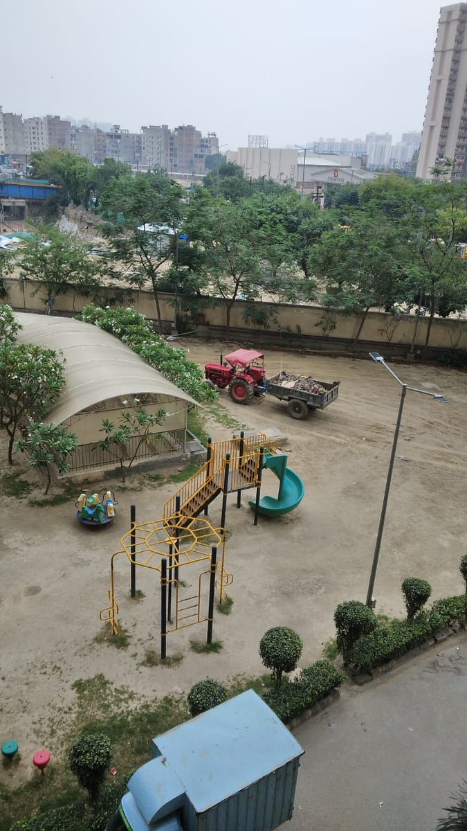 reporterlokesh's tweet photo. @noida_authority @Uppolice @myogioffice @dmgbnagar @NGTribunal @JagranNews @htTweets बिल्डर की मनमानी जारी है। आज भी ग्राउंड में कचड़ा डाला जा रहा है। @noida_authority @dmgbnagar @InduPrakashPCS #कचड़ामाफिया https://t.co/H117UGC4jv