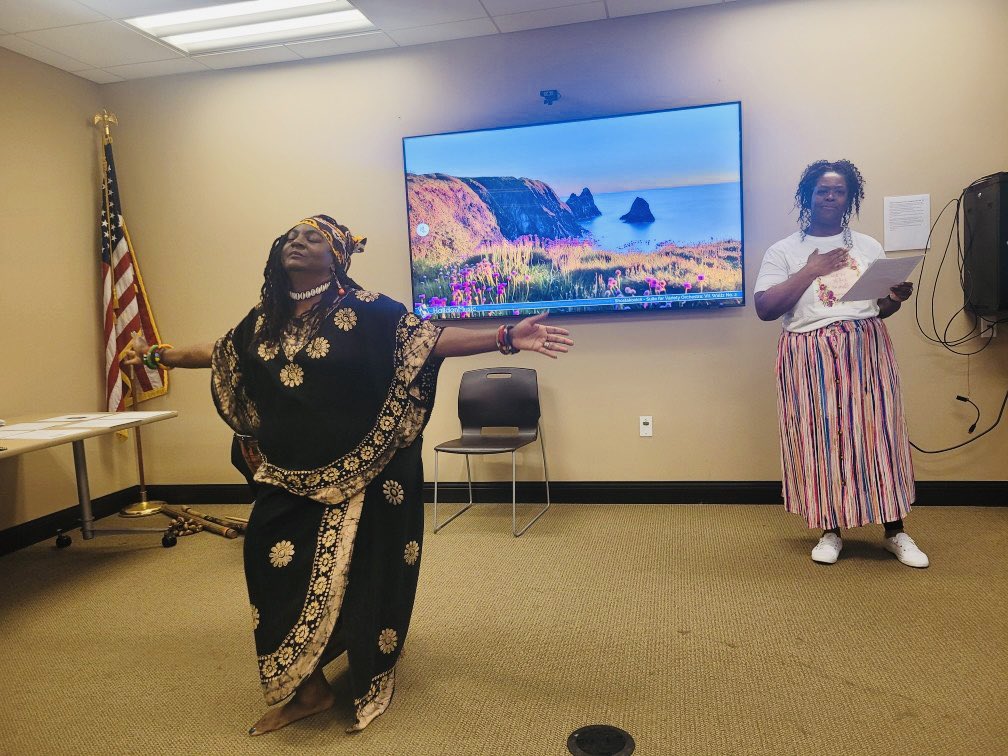 GetYourGoddess's tweet photo. African Dance &amp; Poetry were a perfect combination at the @LindenLibraryNJ!  I performed with the poet and author, TASHIONA GREEN.  She is the author of THE FLOWERS RUMOURED!  Amazing poems! 

#lindenlibrary
#africandance
#poetry
#tashionagreen
#kuchezabook
#audreydavisdunning https://t.co/o5qt0jUOr4