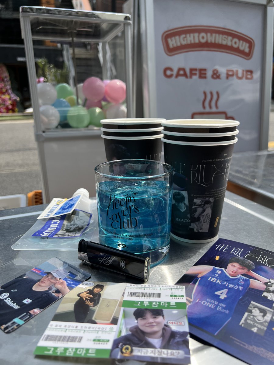 the_blueblooded's tweet photo. ⛓ 카페 마지막 날이에요🥰(~18시까지)
⛓️ 희진듀스도 많관부! https://t.co/h0NjSo513X