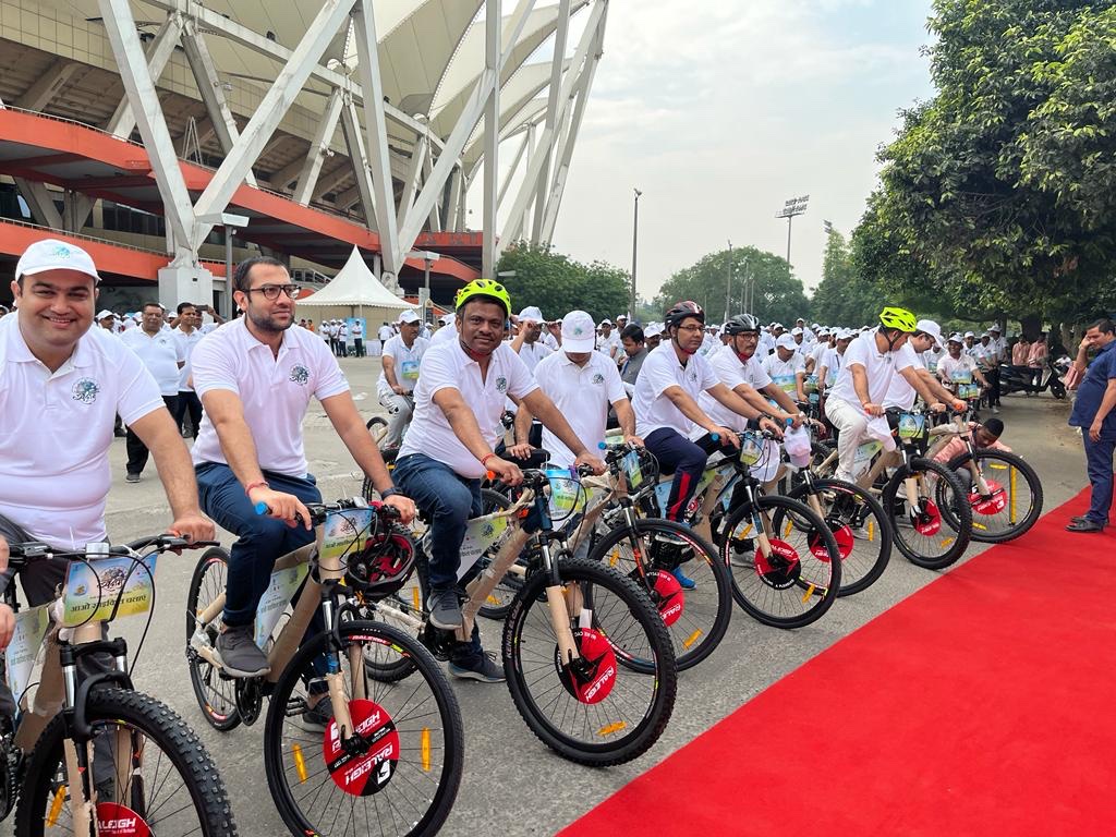 Grand Cyclothon event a part of #Saksham2023 Energy Conservation Towards 'Net Zero' was flagged off today at JLN Stadium, Delhi.
<a href="/HPCL/">Hindustan Petroleum Corporation Limited</a> <a href="/hpcl_retail/">Mera HP Pump</a> <a href="/HpclNz/">HPCL_NZ</a> <a href="/Avinashhpcl/">Avinash Jain</a> <a href="/Rg03Goel/">Rajeev Goel</a> <a href="/Subhank97485516/">Subhankar Dutta</a> <a href="/DebashisPattn10/">Debashis Pattnaik</a> <a href="/AnjuAnju94/">Anju Misraa</a>